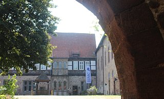 Ungewisses Schicksal: Wie es ab nächstem Jahr im Burghotel weitergeht, steht aktuell noch nicht fest. Derzeit sucht der Landesverband Lippe nach Möglichkeiten, den Betrieb weiterzuführen. Im schlimmsten Fall droht der Leerstand. - Michaela Weiße Ungewisses Schicksal: Wie es ab nächstem Jahr im Burghotel weitergeht, steht aktuell noch nicht fest. Derzeit sucht der Landesverband Lippe nach Möglichkeiten, den Betrieb weiterzuführen. Im schlimmsten Fall droht der Leerstand. - Michaela Weiße