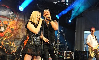Starke Bühnenshow: Die "Coverpiraten" aus Hamburg spielen in Schötmar groß auf. - Nicole Ellerbrake Starke Bühnenshow: Die "Coverpiraten" aus Hamburg spielen in Schötmar groß auf. - Nicole Ellerbrake