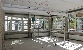 Die Schadstoffe im sogenannten „alten Neubau" am Leopoldinum sind raus, nun werden die Räume in der östlichen Gebäudehälfte wieder hergerichtet. - Till Sadlowski Die Schadstoffe im sogenannten „alten Neubau" am Leopoldinum sind raus, nun werden die Räume in der östlichen Gebäudehälfte wieder hergerichtet. - Till Sadlowski