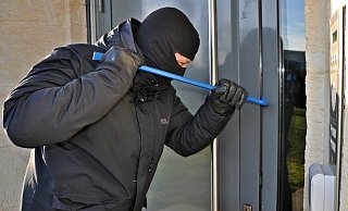 Einbruch leicht gemacht: ungesicherte Fenster und Türen halten ungebetene Gäste nicht lange zurück. - Symbolbild: Pixabay