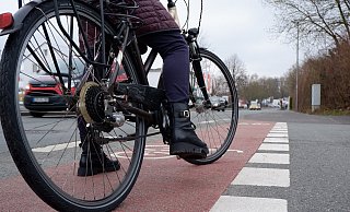 Nicht überall gibt es für Radfahrer entsprechende Wege. Gerade dort, wo verschiedene Verkehrsteilnehmer aufeinander treffen, lauern Gefahren. - Lorraine Brinkmann Nicht überall gibt es für Radfahrer entsprechende Wege. Gerade dort, wo verschiedene Verkehrsteilnehmer aufeinander treffen, lauern Gefahren. - Lorraine Brinkmann