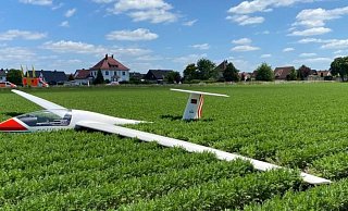 Der Pilot wurde bei der Landung nicht verletzt. - Freiwillige Feuerwehr Lage Der Pilot wurde bei der Landung nicht verletzt. - Freiwillige Feuerwehr Lage
