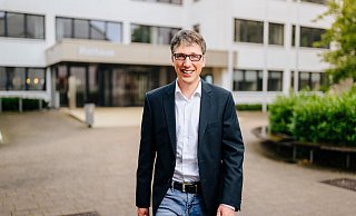 Bürgermeister Martin Hoffmann (SPD) trifft sich zum Interview mit der Redaktion im Leopoldshöher Rathaus. Als amtierender Bürgermeister eine naheliegende Wahl, zumal es dort in den Schulferien ruhiger ist als zu Hause mit den Kindern, sagt er.??Foto: Besim Mazhiqi - Besim Mazhiqi Bürgermeister Martin Hoffmann (SPD) trifft sich zum Interview mit der Redaktion im Leopoldshöher Rathaus. Als amtierender Bürgermeister eine naheliegende Wahl, zumal es dort in den Schulferien ruhiger ist als zu Hause mit den Kindern, sagt er.??Foto: Besim Mazhiqi - Besim Mazhiqi