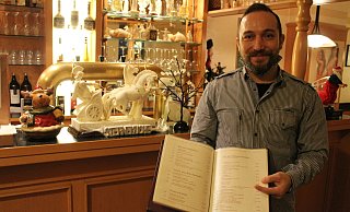 Jimmy Grevenitis (Foto) lenkt die Geschicke der Taverna zusammen mit seinen Eltern Eleni und Georgios Grevenitis. - Sandra Castrup