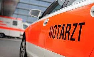 Die vier Verletzten wurden mit mehreren Rettungswagen in umliegende Kliniken gebracht. - dpa Die vier Verletzten wurden mit mehreren Rettungswagen in umliegende Kliniken gebracht. - dpa