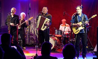 Michael Roth (von links), Volker Schuh, Stefan Hiss, Bernd Öhlenschläger und Janni Petsos in Aktion. - Rudi Rudolph Michael Roth (von links), Volker Schuh, Stefan Hiss, Bernd Öhlenschläger und Janni Petsos in Aktion. - Rudi Rudolph