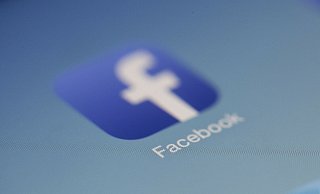 Längst sind nicht nur Wahlkampfveranstaltungen und Stände auf dem Wochenmarkt Orte der politischen Auseinandersetzung. Und gerade in Pandemie-Zeiten werden Plattformen wie Facebook immer wichtiger für Informationen und Diskurse. - Symbolbild: pixabay.com