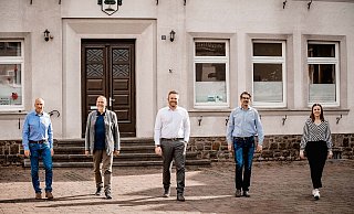 Die Vorstandsmitglieder von „Zukunft Extertal“: (von links) Markus Marcinczyk, Christoph Bebermeier, Kevin Zysk, Björn Semper und Pauline Klemme. - dajana marlen fotografie Die Vorstandsmitglieder von „Zukunft Extertal“: (von links) Markus Marcinczyk, Christoph Bebermeier, Kevin Zysk, Björn Semper und Pauline Klemme. - dajana marlen fotografie