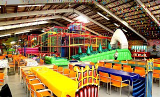 Das Indoor-Spieleparadies "Ratzfatz" in Klein Berkel ist Opfer der Flammen geworden. - Spieleparadies Ratzfatz Das Indoor-Spieleparadies "Ratzfatz" in Klein Berkel ist Opfer der Flammen geworden. - Spieleparadies Ratzfatz