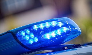 Nach einem Schuss aus der Dienstwaffe eines Polizisten am Rande des Bundesligaspiels zwischen dem FC Augsburg und Borussia Mönchengladbach ist der Schütze suspendiert worden. - Lino Mirgeler/dpa Nach einem Schuss aus der Dienstwaffe eines Polizisten am Rande des Bundesligaspiels zwischen dem FC Augsburg und Borussia Mönchengladbach ist der Schütze suspendiert worden. - Lino Mirgeler/dpa