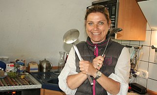 Gibt LZ-Lesern Tipps für schnelle, einfache Gerichte zum Selberkochen: die Alverdisser Hobby-Köchin Nicole Starke. - Sylvia Frevert Gibt LZ-Lesern Tipps für schnelle, einfache Gerichte zum Selberkochen: die Alverdisser Hobby-Köchin Nicole Starke. - Sylvia Frevert