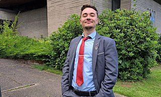 Der 29-jährige Paul Kuhlemann wirft seinen Hut für Die Partei in den Ring ums Landratsamt. - CAROLIN BROKMANN-FÖRSTER Der 29-jährige Paul Kuhlemann wirft seinen Hut für Die Partei in den Ring ums Landratsamt. - CAROLIN BROKMANN-FÖRSTER