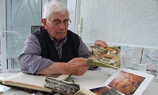 Reinhold Schröder hat die „Herlingsburg" mehr als drei Jahrzehnte geführt, ausgebaut und zum Kneipp-Hotel gemacht. Der 92-Jährige wohnt immer noch in der Nachbarschaft in Glashütte und schwelgt gerne in Erinnerungen. - Silke Buhrmester Reinhold Schröder hat die „Herlingsburg" mehr als drei Jahrzehnte geführt, ausgebaut und zum Kneipp-Hotel gemacht. Der 92-Jährige wohnt immer noch in der Nachbarschaft in Glashütte und schwelgt gerne in Erinnerungen. - Silke Buhrmester