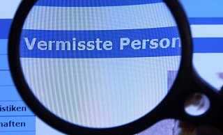 Die Vermisstensuche läuft: Betroffene sollten Suchanzeigen im Internet aber nur sparsam einsetzen. - Foto: Jens Büttner/dpa-Zentralbild/dpa-tmn Die Vermisstensuche läuft: Betroffene sollten Suchanzeigen im Internet aber nur sparsam einsetzen. - Foto: Jens Büttner/dpa-Zentralbild/dpa-tmn