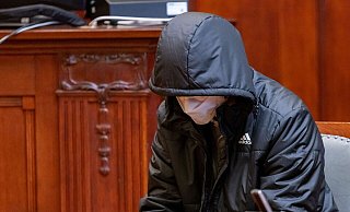Der angeklagte junge Mann beim Prozessbeginn im Landgericht Bayreuth. - Daniel Karmann/dpa Der angeklagte junge Mann beim Prozessbeginn im Landgericht Bayreuth. - Daniel Karmann/dpa