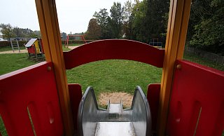 Dieses Grundst&uuml;ck an der Rintelner Stra&szlig;e ist f&uuml;r den Bau der neuen Rettungswache im Gespr&auml;ch. Es gibt Pl&auml;ne, den Spielplatz an dem Standort zu erhalten. - Jens Rademacher