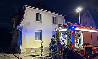 Die Kräfte der Feuerwehr sind am Donnerstagabend im Einsatz. - Freitag-Tv
