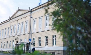 Vor dem Detmolder Landgericht muss sich das Schwalenberger Duo verantworten. - Janet König Vor dem Detmolder Landgericht muss sich das Schwalenberger Duo verantworten. - Janet König