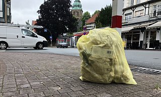 Gesprächsthema: der Gelbe Sack. - Sven Kienscherf Gesprächsthema: der Gelbe Sack. - Sven Kienscherf