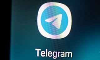 Logo der Messenger-App Telegram auf dem Bildschirm eines Smartphones. - Foto: Fabian Sommer/dpa