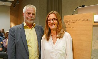 Freuen sich über das große Interesse: Verwaltungsvorstand und Fachbereichsleiter Jugend, Familie und Gesundheit Karl-Eitel John und Referentin Christine Gerber. - Kreis Lippe