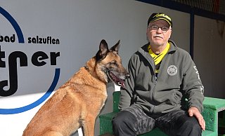 Volker Möwe mit seinem Belgischen Schäferhund Nick. - Georg Kälble Volker Möwe mit seinem Belgischen Schäferhund Nick. - Georg Kälble