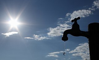 Jeder Tropfen Wasser ist kostbar – auch wenn zum Beispiel die Stadtwerke Detmold noch nicht mit Engpässen rechnen. - Foto: steenjepsen/pixabay