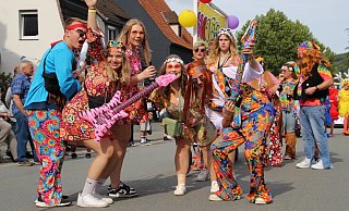 Ein besonderes Highlight des Heimatfests ist der Festumzug am Sonntag. - Vereinsgemeinschaft Hohenhausen