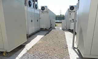 So sieht ein Batteriespeicherpark aus, auch in Humfeld sollen Module aufgebaut werden. - Fotorechte: Westfalen Weser Energie So sieht ein Batteriespeicherpark aus, auch in Humfeld sollen Module aufgebaut werden. - Fotorechte: Westfalen Weser Energie