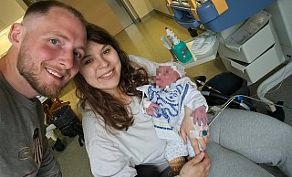 Patrick Führus mit seiner Partnerin Diana Vogt und der gemeinsamen Tochter Hailey-Joy im Krankenhaus. Vor ihnen liegt eine aufregende Nacht. - Patrick Führus