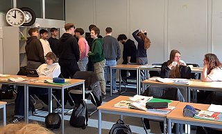 Die Jugendlichen verbringen auch die Pausen ohne einen Blick aufs Smartphone. - Jennifer Paul