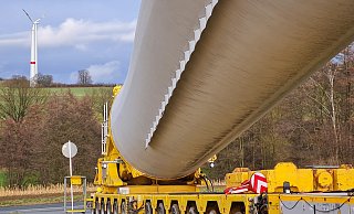 Derzeit nehmen ein knappes Dutzend Windräder bei Elbrinxen und Sabbenhausen Form an. Eines davon hat West Wind der Stadt zum Kauf angeboten, - Marianne Schwarzer Derzeit nehmen ein knappes Dutzend Windräder bei Elbrinxen und Sabbenhausen Form an. Eines davon hat West Wind der Stadt zum Kauf angeboten, - Marianne Schwarzer