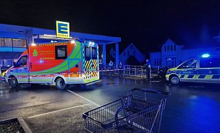 Der Einkaufswagen ist leer. Der Markt ist abgesperrt. - Nadine Uphoff Der Einkaufswagen ist leer. Der Markt ist abgesperrt. - Nadine Uphoff