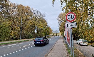 Auf dem Isringhausen-Ring gilt in dieser Kurve jetzt eine Geschwindigkeitsbegrenzung von 30 Kilometern pro Stunde. - Nadine Uphoff
