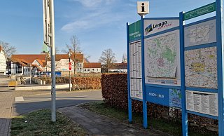 Diese Infotafeln, wie hier am Langenbrücker Tor, sollen abgebaut werden. - Nadine Uphoff