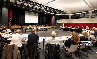 Streit zum Auftakt: Im neu zusammengesetzten Kalletaler Gemeinderat gibt es keine Einigkeit dar&uuml;ber, welche Aussch&uuml;sse eingerichtet werden. - Jens Rademacher