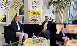 Wer macht das Rennen bei der Stichwahl am 28. September: Marco Müllers (links, parteilos) und Swen Horstmann (SPD) möchten Bürgermeister von Schieder-Schwalenberg werden. - Silke Buhrmester Wer macht das Rennen bei der Stichwahl am 28. September: Marco Müllers (links, parteilos) und Swen Horstmann (SPD) möchten Bürgermeister von Schieder-Schwalenberg werden. - Silke Buhrmester