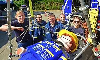 Die Mitglieder der THW Ortsgruppe Lemgo stellen ihre Arbeit vor (von links): Johann Müller, Adrian Wind, Oliver Goos, Brian Wenger und Julia Kalina - Nicole Ellerbrake
