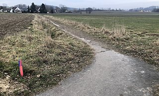 Ein neuer Bürgerradweg könnte unter anderem zwischen Siebenstern und Yogaweg entstehen, um Radfahrern eine sicherere Strecke abseits der Landstraße zu bieten. - Chiara Wibbeke