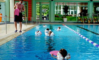 Die Schwimmkurse im Hallenbad vom Eau-Le werden voraussichtlich im kommenden Jahr frühzeitig ins Freibad ausweichen müssen. - Stadtwerke Lemgo