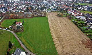 Zwischen Oberen Pahnsiek und Moritz-Kabaker-Straße entsteht das größte Neubaugebiet der Stadt. Fernwärme wird es für die neuen Bewohner wohl nicht geben. - Luftbild: Nicole Ellerbrake