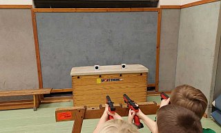 Noch trainieren die Kinder beim TV Horn-Bad Meinberg mit geliehenen Laser-Run-Waffen. Nach dem Beschluss des Sportausschusses kann der Verein nun eigene anschaffen. - Christian Klute Noch trainieren die Kinder beim TV Horn-Bad Meinberg mit geliehenen Laser-Run-Waffen. Nach dem Beschluss des Sportausschusses kann der Verein nun eigene anschaffen. - Christian Klute