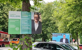 Die Kommunalwahl am 14. September wirft auch in Lippe ihre Schatten voraus: Allerorten bevölkern die Konterfeis der Kandidaten das Straßenbild - Marianne Schwarzer
