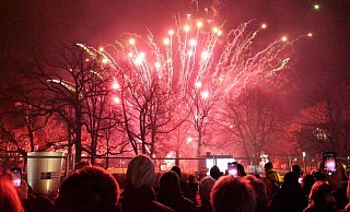 Spektakulär: Das Höhenfeuerwerk kommt nach fünf Jahren Abstinenz wieder gut bei den Gästen an. - Thomas Krügler Spektakulär: Das Höhenfeuerwerk kommt nach fünf Jahren Abstinenz wieder gut bei den Gästen an. - Thomas Krügler