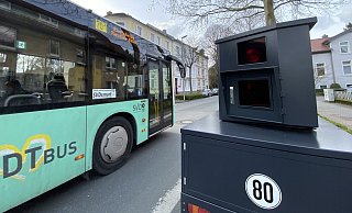 Der Blitzer "Xena" liefert viele Einnahmen und erhöht die Sicherheit. Den Service möchte Detmold nun auch in den Nachbarkommunen anbieten. - Sven Koch Der Blitzer "Xena" liefert viele Einnahmen und erhöht die Sicherheit. Den Service möchte Detmold nun auch in den Nachbarkommunen anbieten. - Sven Koch