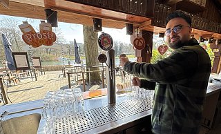 Biergarten-Betreiber Arda Ber freut sich auf die Saison. - Sven Kienscherf