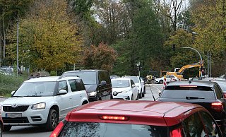 Blechlawinen auf der Sprottauer: Morgens und mittags kann es hier wegen der Baustelle Heidenoldendorfer Straße brenzlig werden und dauern. - Sven Koch Blechlawinen auf der Sprottauer: Morgens und mittags kann es hier wegen der Baustelle Heidenoldendorfer Straße brenzlig werden und dauern. - Sven Koch