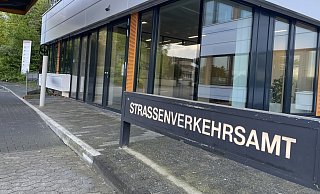 In den Zulassungsstellen Lippes ist es nicht einfach, Termine zu ergattern. Jetzt hat die Kreisverwaltung die Situation für Privatleute verbessert - die Händler ärgert das. - Silke Buhrmester