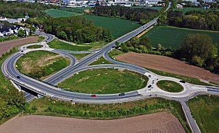 Die neue "Brille" aus der Vogelperspektive. Die Oerlinghauser Straße wird über zwei Kreisel kreuzungsfrei an die Ostwestfalenstraße angebunden. - Nicole Ellerbrake Die neue "Brille" aus der Vogelperspektive. Die Oerlinghauser Straße wird über zwei Kreisel kreuzungsfrei an die Ostwestfalenstraße angebunden. - Nicole Ellerbrake