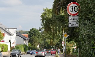 Sobald die Novelle der Straßenverkehrsordnung beschlossene Sache ist, will die Stadt Detmold die Tempo-30-Zonen im Stadtgebiet überprüfen. - Jost Wolf Sobald die Novelle der Straßenverkehrsordnung beschlossene Sache ist, will die Stadt Detmold die Tempo-30-Zonen im Stadtgebiet überprüfen. - Jost Wolf